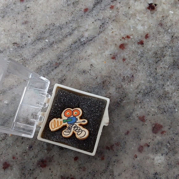 Very Rare enamel pins (2) movie camera on tripod - Picture 6 of 10